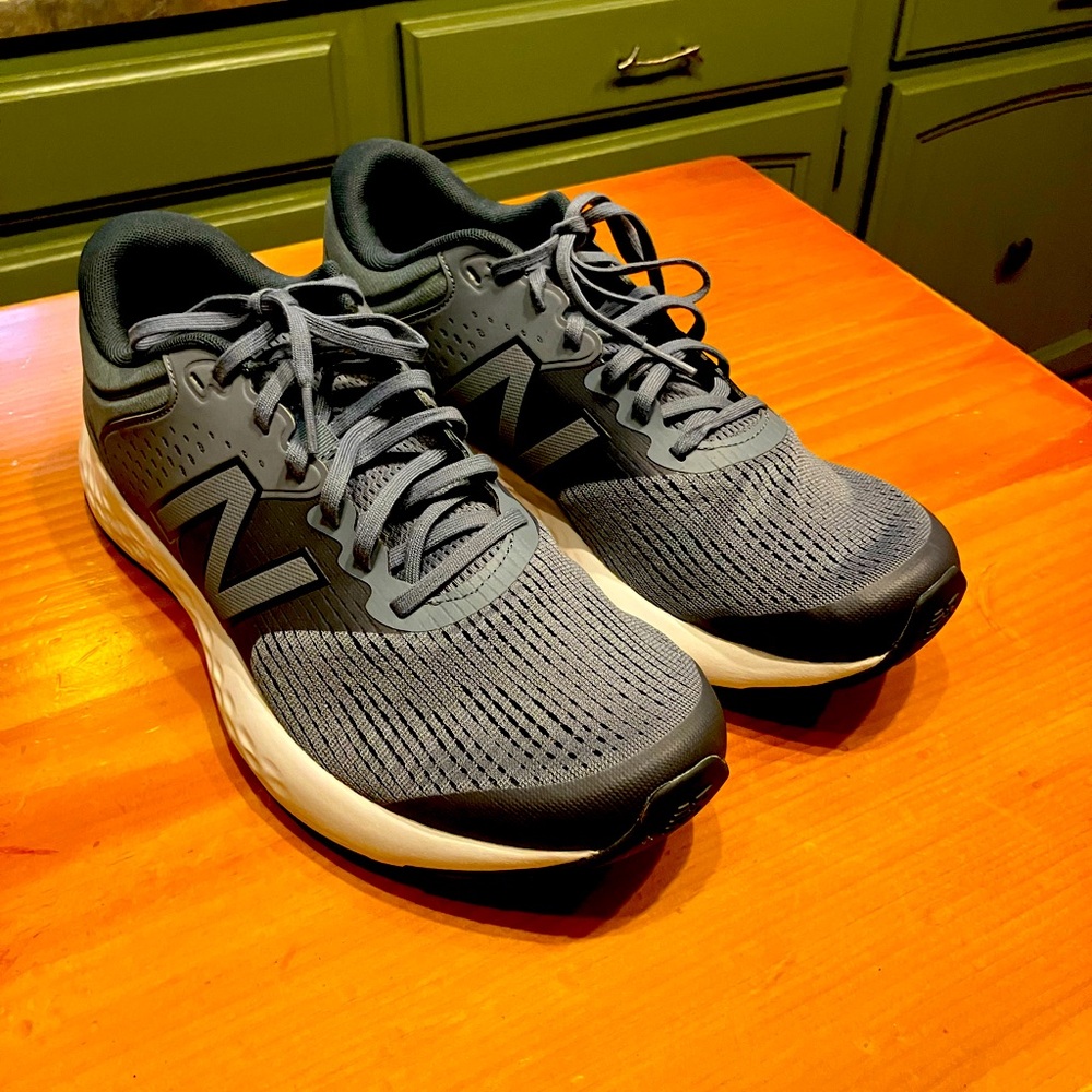New Balance 520 sneakers